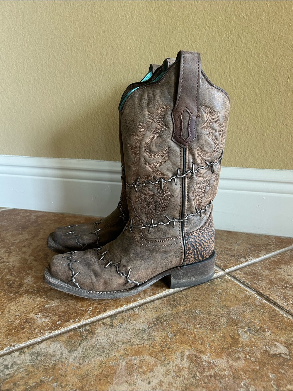 Women's Corral Brown Western Barbwire Cowboy Boots Size 6 1/2